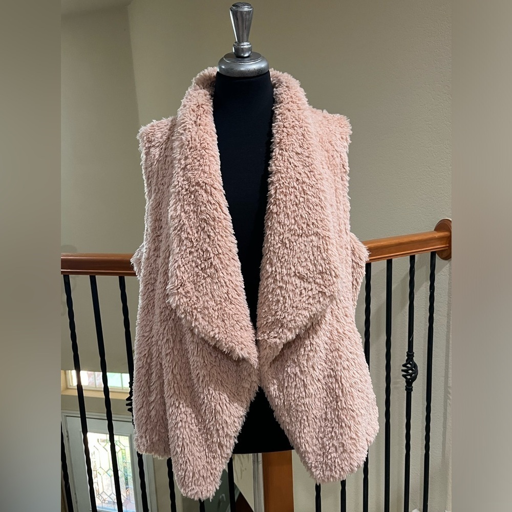 Calvin Klein FAUX FUR, BLUSH PINK WOMENS VEST, SIZE XL. - Picture 4 of 9